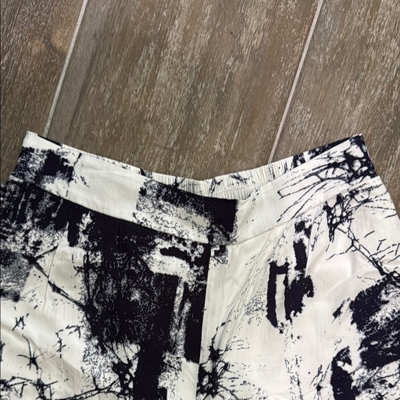 Fashion Nova White and Navy Pants - Picture 3 of 9